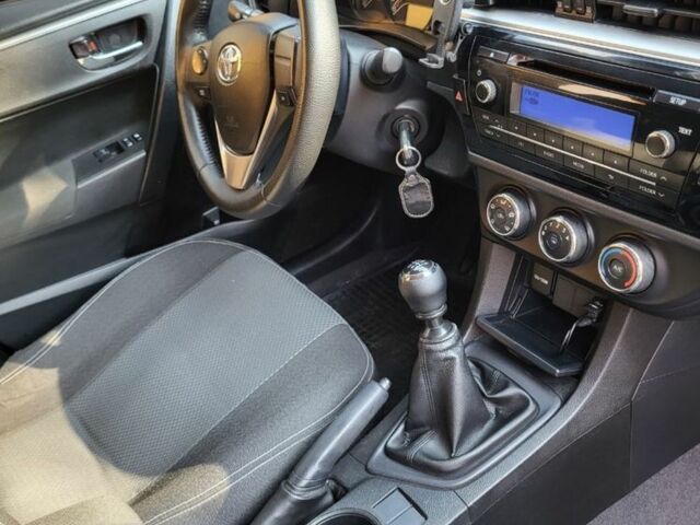 Белый Тойота Королла, объемом двигателя 1.3 л и пробегом 127 тыс. км за 7500 $, фото 1 на Automoto.ua