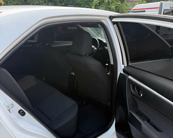 Белый Тойота Королла, объемом двигателя 1.6 л и пробегом 190 тыс. км за 12500 $, фото 6 на Automoto.ua