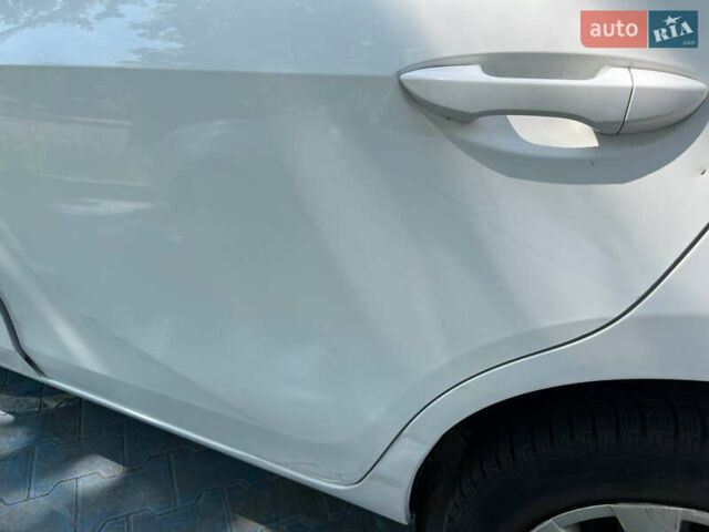 Белый Тойота Королла, объемом двигателя 1.33 л и пробегом 233 тыс. км за 6000 $, фото 3 на Automoto.ua