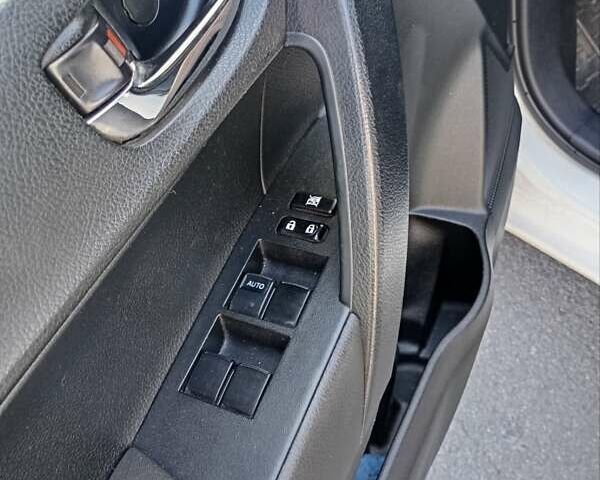 Белый Тойота Королла, объемом двигателя 1.3 л и пробегом 140 тыс. км за 9800 $, фото 9 на Automoto.ua