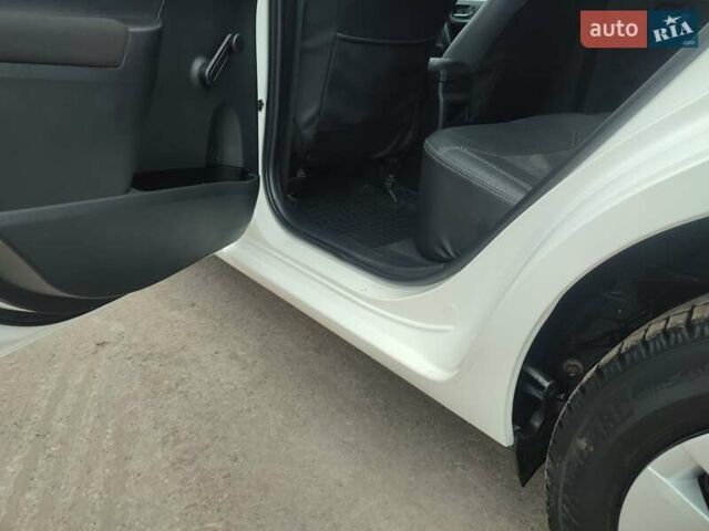 Белый Тойота Королла, объемом двигателя 1.3 л и пробегом 150 тыс. км за 10500 $, фото 21 на Automoto.ua