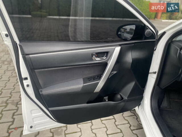 Белый Тойота Королла, объемом двигателя 1.6 л и пробегом 193 тыс. км за 12500 $, фото 9 на Automoto.ua