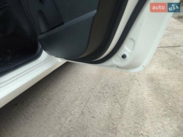 Белый Тойота Королла, объемом двигателя 1.3 л и пробегом 150 тыс. км за 10500 $, фото 27 на Automoto.ua