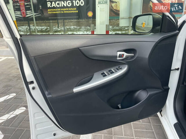 Білий Тойота Королла, об'ємом двигуна 1.6 л та пробігом 141 тис. км за 9800 $, фото 16 на Automoto.ua
