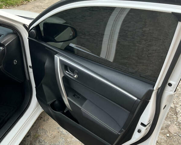 Белый Тойота Королла, объемом двигателя 1.6 л и пробегом 142 тыс. км за 12000 $, фото 21 на Automoto.ua