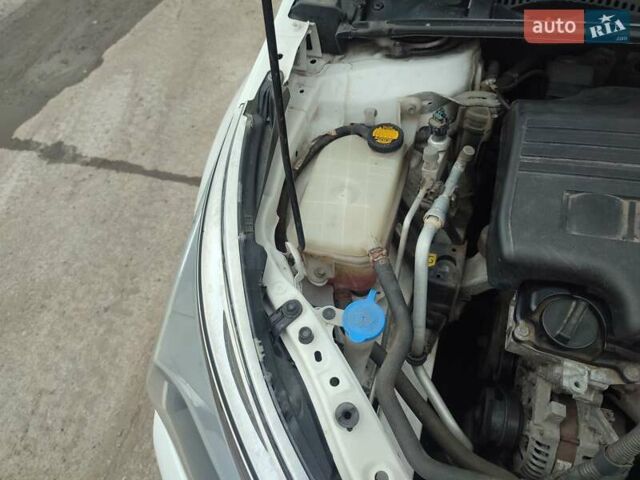 Белый Тойота Королла, объемом двигателя 1.3 л и пробегом 150 тыс. км за 10500 $, фото 39 на Automoto.ua