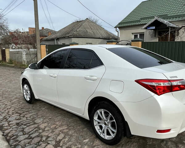 Белый Тойота Королла, объемом двигателя 1.6 л и пробегом 142 тыс. км за 12000 $, фото 5 на Automoto.ua