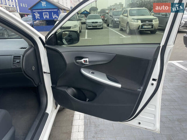 Білий Тойота Королла, об'ємом двигуна 1.6 л та пробігом 141 тис. км за 9800 $, фото 34 на Automoto.ua