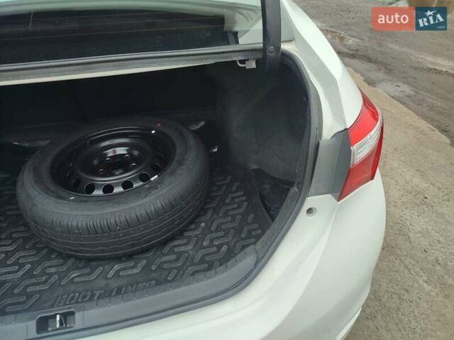 Белый Тойота Королла, объемом двигателя 1.3 л и пробегом 150 тыс. км за 10500 $, фото 26 на Automoto.ua