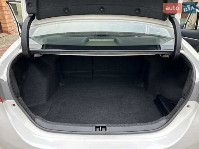 Белый Тойота Королла, объемом двигателя 1.6 л и пробегом 137 тыс. км за 10999 $, фото 61 на Automoto.ua