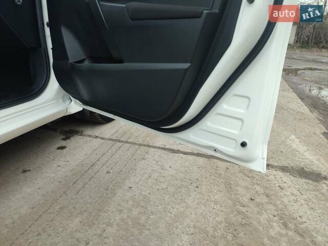 Белый Тойота Королла, объемом двигателя 1.3 л и пробегом 150 тыс. км за 10500 $, фото 31 на Automoto.ua