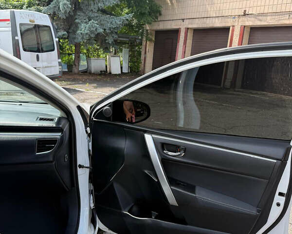 Белый Тойота Королла, объемом двигателя 1.6 л и пробегом 190 тыс. км за 12500 $, фото 8 на Automoto.ua