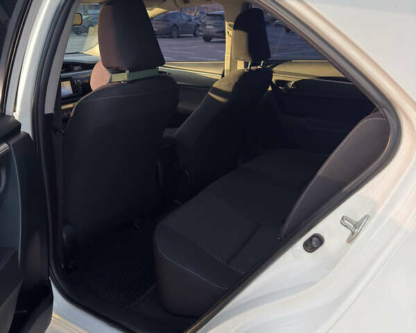 Белый Тойота Королла, объемом двигателя 1.6 л и пробегом 183 тыс. км за 9890 $, фото 20 на Automoto.ua