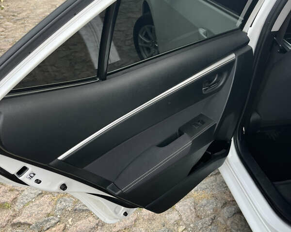 Белый Тойота Королла, объемом двигателя 1.6 л и пробегом 142 тыс. км за 12000 $, фото 20 на Automoto.ua