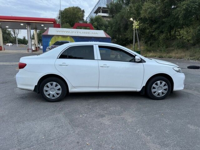 Белый Тойота Королла, объемом двигателя 1.3 л и пробегом 210 тыс. км за 7900 $, фото 3 на Automoto.ua