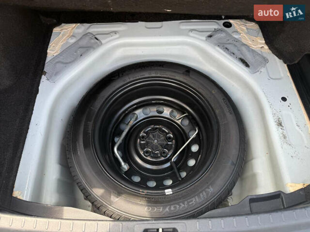 Белый Тойота Королла, объемом двигателя 1.6 л и пробегом 190 тыс. км за 12500 $, фото 5 на Automoto.ua