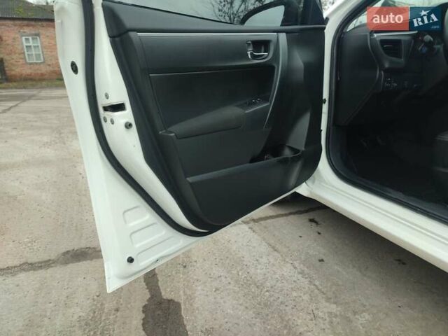 Белый Тойота Королла, объемом двигателя 1.3 л и пробегом 150 тыс. км за 10500 $, фото 14 на Automoto.ua