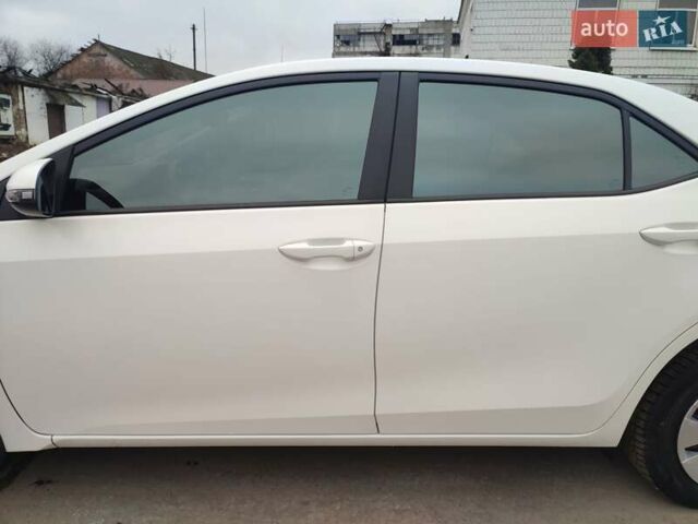 Белый Тойота Королла, объемом двигателя 1.3 л и пробегом 150 тыс. км за 10500 $, фото 1 на Automoto.ua
