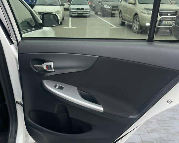 Білий Тойота Королла, об'ємом двигуна 1.6 л та пробігом 141 тис. км за 9800 $, фото 31 на Automoto.ua