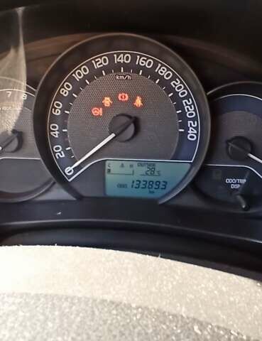 Білий Тойота Королла, об'ємом двигуна 1.33 л та пробігом 133 тис. км за 9000 $, фото 4 на Automoto.ua