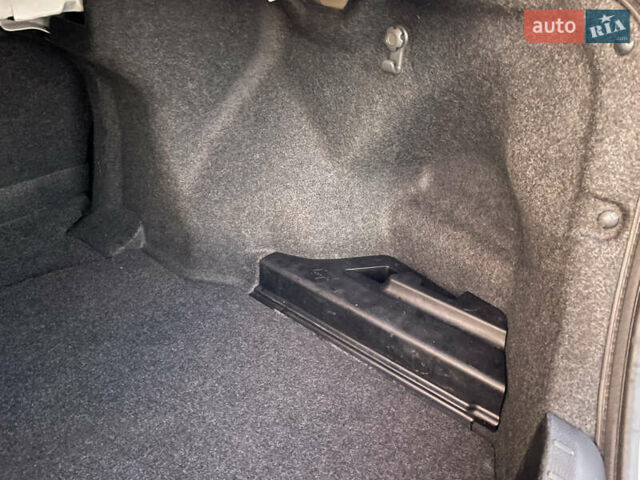 Белый Тойота Королла, объемом двигателя 1.6 л и пробегом 227 тыс. км за 10300 $, фото 44 на Automoto.ua