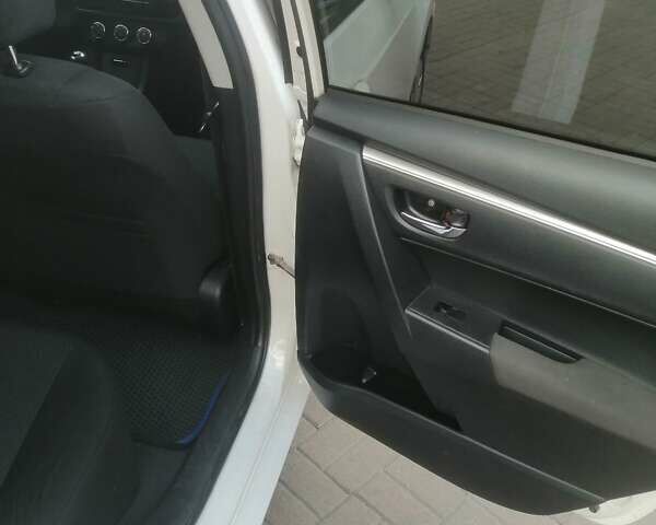 Белый Тойота Королла, объемом двигателя 1.4 л и пробегом 215 тыс. км за 9300 $, фото 3 на Automoto.ua