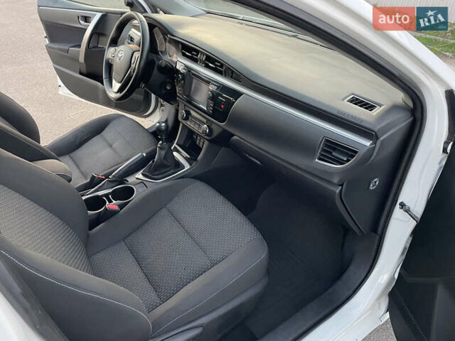 Белый Тойота Королла, объемом двигателя 1.6 л и пробегом 227 тыс. км за 10300 $, фото 13 на Automoto.ua