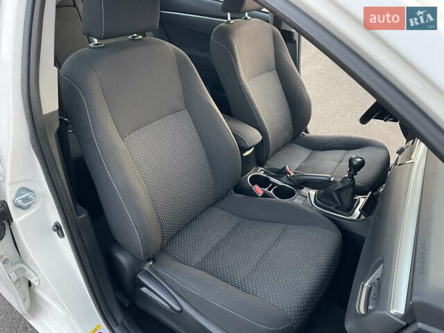 Белый Тойота Королла, объемом двигателя 1.6 л и пробегом 227 тыс. км за 10300 $, фото 12 на Automoto.ua