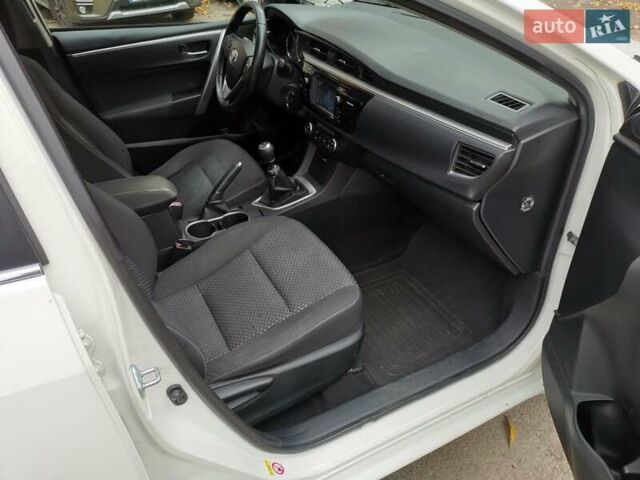 Білий Тойота Королла, об'ємом двигуна 1.6 л та пробігом 227 тис. км за 8900 $, фото 8 на Automoto.ua