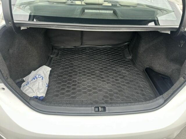 Белый Тойота Королла, объемом двигателя 1.6 л и пробегом 145 тыс. км за 12500 $, фото 7 на Automoto.ua