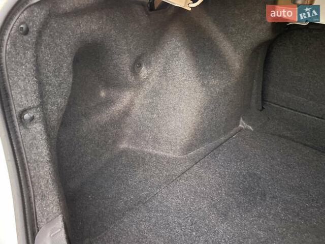 Белый Тойота Королла, объемом двигателя 1.6 л и пробегом 227 тыс. км за 10300 $, фото 43 на Automoto.ua