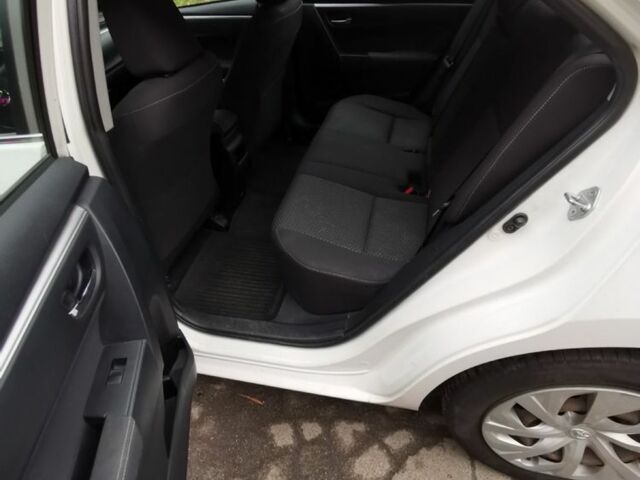 Білий Тойота Королла, об'ємом двигуна 1.6 л та пробігом 227 тис. км за 8900 $, фото 6 на Automoto.ua