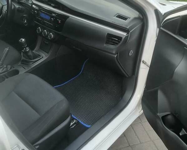 Белый Тойота Королла, объемом двигателя 1.4 л и пробегом 215 тыс. км за 9300 $, фото 15 на Automoto.ua
