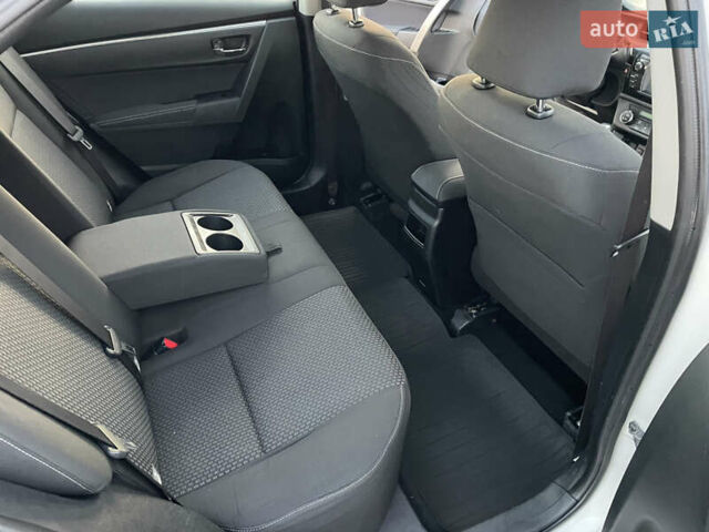 Белый Тойота Королла, объемом двигателя 1.6 л и пробегом 227 тыс. км за 10300 $, фото 15 на Automoto.ua