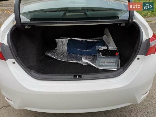 Білий Тойота Королла, об'ємом двигуна 1.6 л та пробігом 227 тис. км за 8900 $, фото 6 на Automoto.ua
