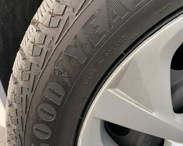 Белый Тойота Королла, объемом двигателя 1.6 л и пробегом 227 тыс. км за 10300 $, фото 40 на Automoto.ua