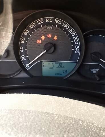 Білий Тойота Королла, об'ємом двигуна 1.33 л та пробігом 133 тис. км за 9000 $, фото 2 на Automoto.ua