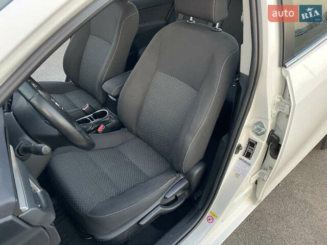 Белый Тойота Королла, объемом двигателя 1.6 л и пробегом 227 тыс. км за 10300 $, фото 11 на Automoto.ua