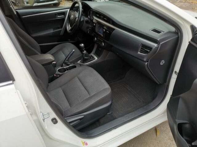 Білий Тойота Королла, об'ємом двигуна 1.6 л та пробігом 227 тис. км за 8900 $, фото 5 на Automoto.ua