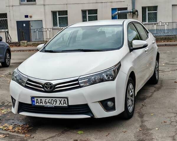 Білий Тойота Королла, об'ємом двигуна 1.6 л та пробігом 227 тис. км за 8900 $, фото 2 на Automoto.ua