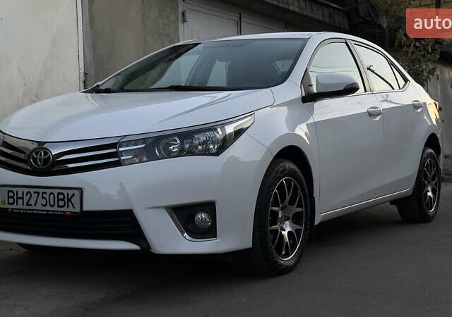 Тойота Королла 2015 в Одессе на Automoto.ua Белый Тойота Королла, объемом двигателя 1.6 л и пробегом 94 тыс. км за 14500 $, фото 13 на Automoto.ua