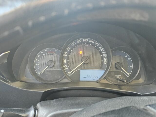 Белый Тойота Королла, объемом двигателя 1.6 л и пробегом 282 тыс. км за 7000 $, фото 3 на Automoto.ua