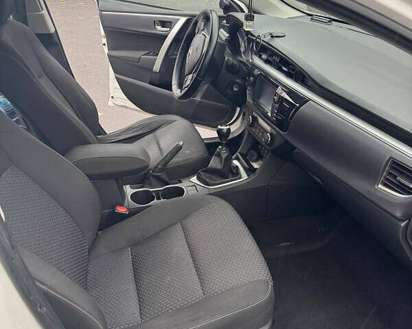 Белый Тойота Королла, объемом двигателя 1.6 л и пробегом 168 тыс. км за 14100 $, фото 13 на Automoto.ua