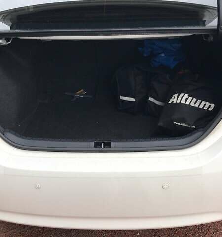 Білий Тойота Королла, об'ємом двигуна 1.6 л та пробігом 105 тис. км за 9370 $, фото 1 на Automoto.ua