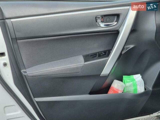 Білий Тойота Королла, об'ємом двигуна 1.6 л та пробігом 122 тис. км за 12000 $, фото 15 на Automoto.ua
