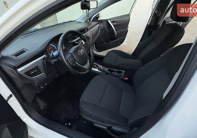 Тойота Королла 2015 в Одессе на Automoto.ua Белый Тойота Королла, объемом двигателя 1.6 л и пробегом 94 тыс. км за 14500 $, фото 1 на Automoto.ua