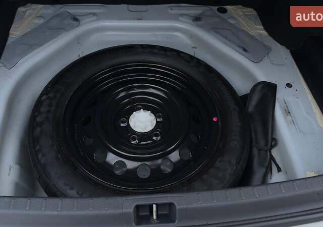 Белый Тойота Королла, объемом двигателя 1.6 л и пробегом 94 тыс. км за 14500 $, фото 66 на Automoto.ua