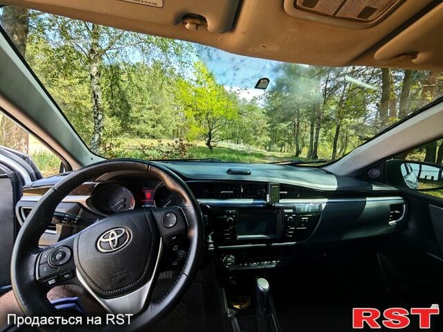 Білий Тойота Королла, об'ємом двигуна 1.8 л та пробігом 300 тис. км за 8900 $, фото 2 на Automoto.ua