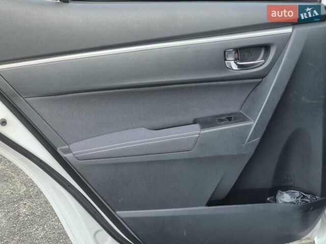 Білий Тойота Королла, об'ємом двигуна 1.6 л та пробігом 122 тис. км за 12000 $, фото 13 на Automoto.ua