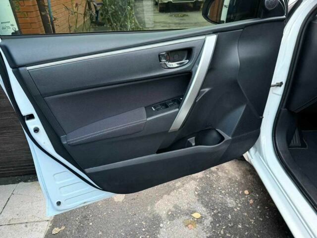 Білий Тойота Королла, об'ємом двигуна 1.6 л та пробігом 87 тис. км за 11750 $, фото 6 на Automoto.ua